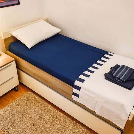 Charming Marine Style Apartament Cres