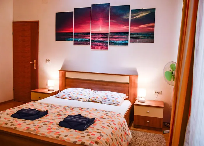 Charming Marine Style Cres